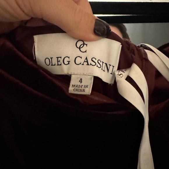 David’s Bridal OLEG CASSINI Velvet Off-the-Shoulder Sheath with Ruffle - Picture 6 of 9